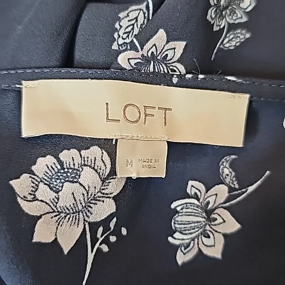 Ann Taylor LOFT Navy And Pink Floral V-Neck Blouse Top - Size Medium - Picture 6 of 7
